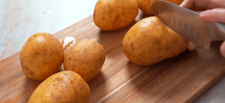 20 років тому я здивувала родичів цією картоплею: тепер готую тільки так – уся справа у соусі 20 років тому я здивувала родичів цією картоплею: тепер готую тільки так – уся справа у соусі