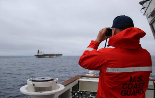 США затримали в Індійському океані нафтовий танкер, який переслідували 15 тисяч кілометрів США затримали в Індійському океані нафтовий танкер, який переслідували 15 тисяч кілометрів