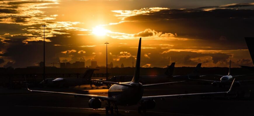 Сусідня країна піднімала винищувачі та закривала аеропорти через удари по Україні: подробиці Сусідня країна піднімала винищувачі та закривала аеропорти через удари по Україні: подробиці