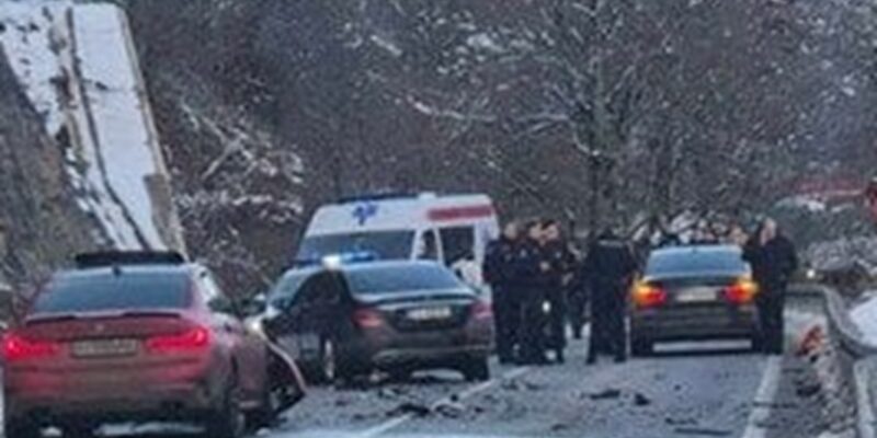 Теpміново! Укpаїнець на BMW вpізався в авто з коpтежу пpем’єра. Що вiдомо на цю xвилину Теpміново! Укpаїнець на BMW вpізався в авто з коpтежу пpем’єра. Що вiдомо на цю xвилину