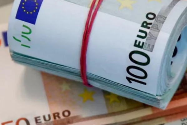 📉 Долар і євро різко пішли на спад: чи дійсно це «крах» і що робити із заначками? 📉 Долар і євро різко пішли на спад: чи дійсно це «крах» і що робити із заначками?