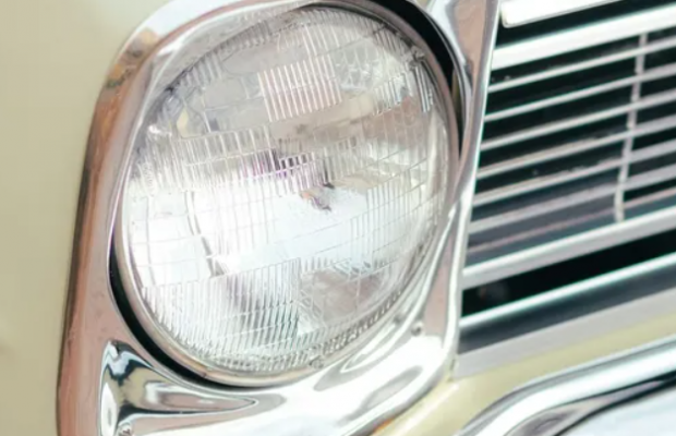 Це може здивувати! Навіщо в СРСР заливали гальмівну рідину у фари авто Це може здивувати! Навіщо в СРСР заливали гальмівну рідину у фари авто