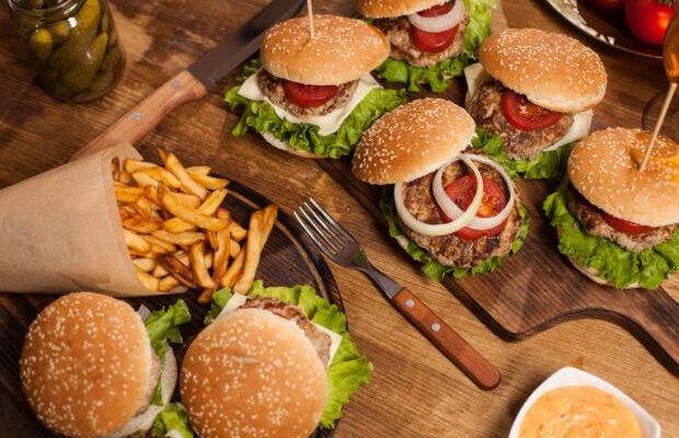 Ультраоброблена їжа діє як сигарети – результати дослідження шокують Ультраоброблена їжа діє як сигарети – результати дослідження шокують