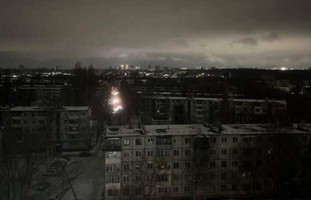 “Усе збили”, але “щось все одно долетіло”: Брянськ залишився без світла та опалення після нальоту дронів “Усе збили”, але “щось все одно долетіло”: Брянськ залишився без світла та опалення після нальоту дронів