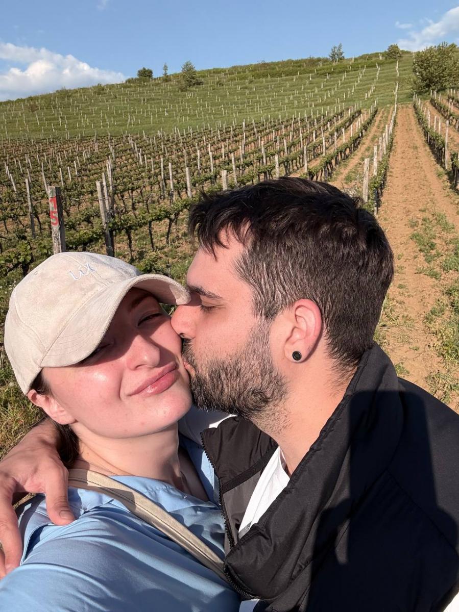 Анастасія Оруджова з нареченим