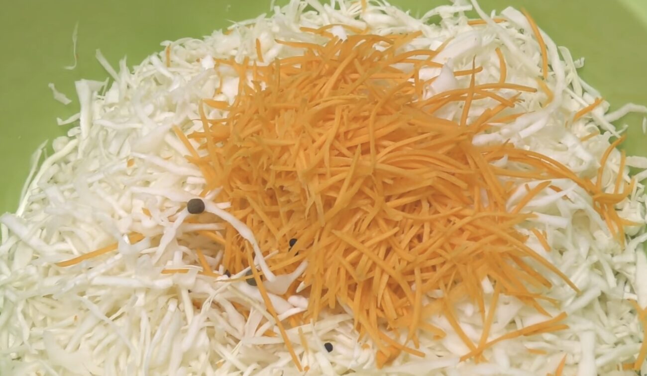 Господині поділилися новим рецептом квашеної капусти Господині поділилися новим рецептом квашеної капусти