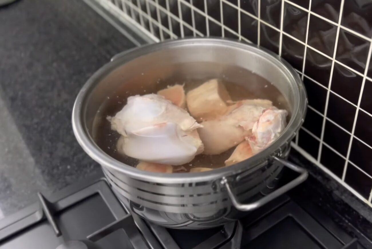 Кулінари розповіли, на яких кістках бульйон виходить найсмачнішим Кулінари розповіли, на яких кістках бульйон виходить найсмачнішим