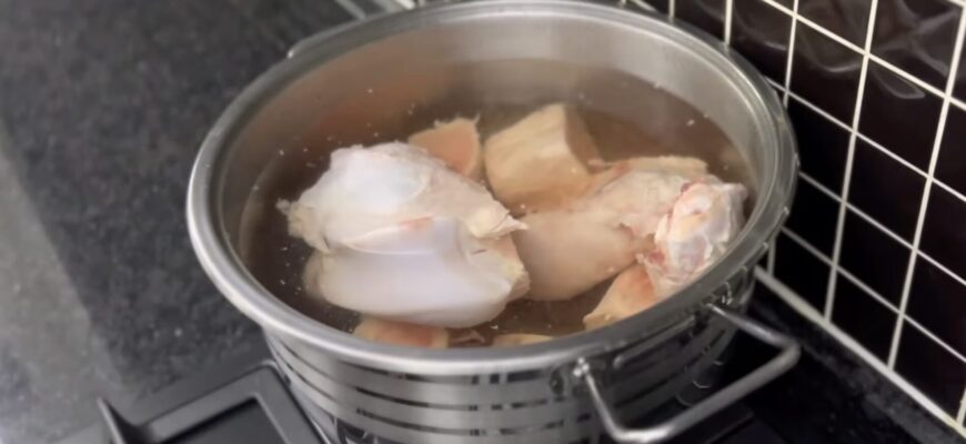 Ні хвилиною більше, ні секундою менше: ось скільки варити бульйон — 1 правило, і буде прозорим Ні хвилиною більше, ні секундою менше: ось скільки варити бульйон — 1 правило, і буде прозорим