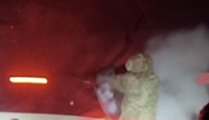 🚀 «Вогнегасник замість документів»: одесит епічно відбився від ТЦК та зник у хмарі диму! 🧯💨 🚀 «Вогнегасник замість документів»: одесит епічно відбився від ТЦК та зник у хмарі диму! 🧯💨