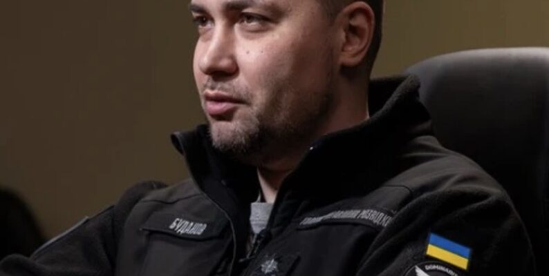 Командири мають бути з солдатами на передовій, а не за 30-50 км керувати на екрані, – Буданов Командири мають бути з солдатами на передовій, а не за 30-50 км керувати на екрані, – Буданов