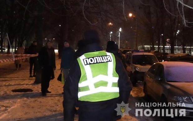 Хотів захистити жінку від її “коханого”: У Києві чоловіка зарізали просто посеред вулиці (фото)