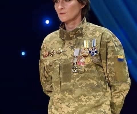 Українці, давайте подякуємо цій героїчній дівчині, яка пішла в армію в 2014-му році, залишивши з рідними сина