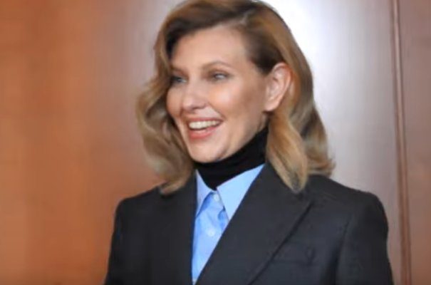 Втілення елегантності та ікона стилю: перша леді неперевершена Олена Зеленська зачарувала ніжним образом у теракотовому костюмі