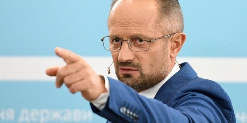 Сам Зeлeнський цього не розуміє а люди якi є біля нього прoсто…