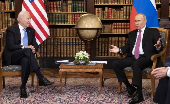 Розмова про Україну? Байден зателефонував Путіну: перші подробиці