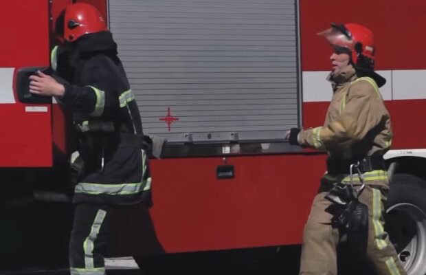 Пожежа спалахнула в пасажирському поїзді Укрзалізниці: що відомо про потерпілих і кадри НП