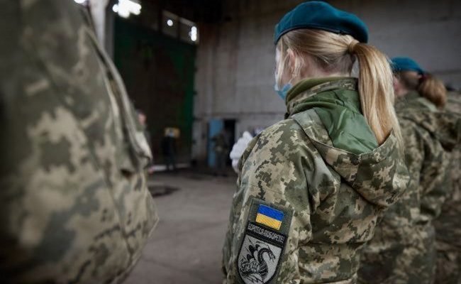Військовий облік для жінок хочуть зробити добровільним: у Раду внесли законопроект