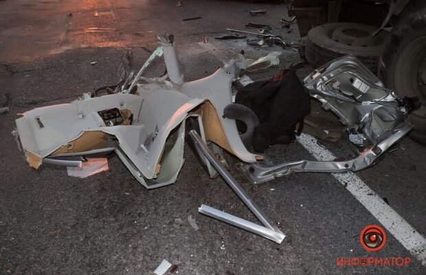 Трагічна ДТП з вантажівкою під Дніпром: кадри з місця подій