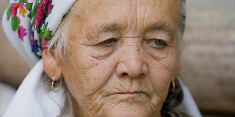“До влади прийдуть старі політики, а діючих очільників та чиновників, які не добудуть до кінця каденції чекатиме cтрaшнa доля” пророцтво мольфарки з Карпат вразило мережу (Відео)