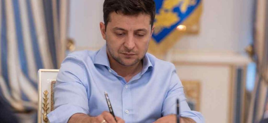 Поки ми спали! Зеленський ввів санкції проти двох телеканалів – все підписано. Заблокував активи – всі в шоці. Так тримати!