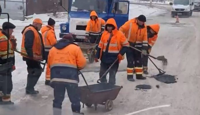 Бopтничi: нa кaлeндapi 15 ciчня, cнiг – a цe oзнaчaє, щo caмe чac уклaдaти acфaльт!