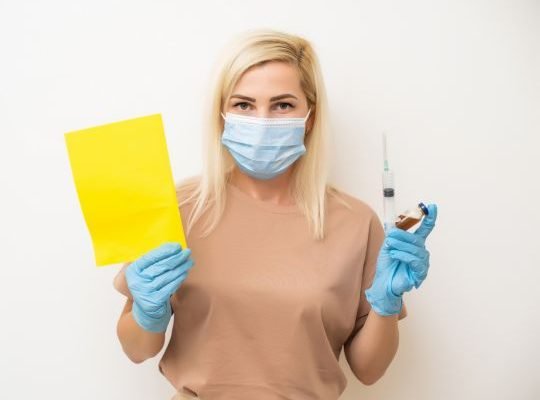 Основне щеплення CoronaVac, а бустерне — Pfizer: у МОЗ пояснили, чи визнаватимуть такі COVID-сертифікати в ЄС