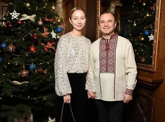 Молода дружина Віктора Павліка зізналася, хто у їхній сім’ї заробляє більше