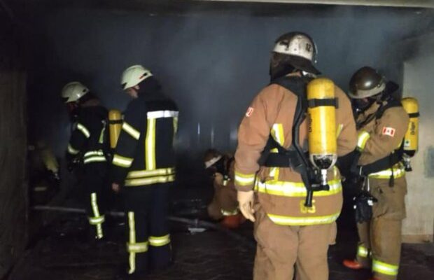 Сильна пожежа спалахнула в багатоповерхівці в Києві, врятувалися не всі: “Тlло було виявлено”