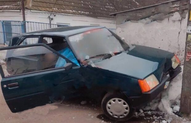 Життя водія обірвалося за дивних обставин у Дніпрі: фото наслідків