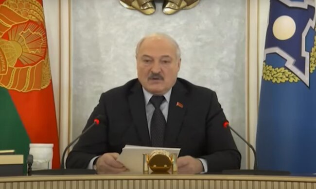 «Роздягайся і працюй»: Лукашенко надів підліткове худі та осоромився. Фото
