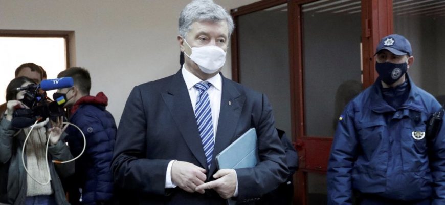 Людмила Прокопович: Порох точно щось знає. Вам не здається дивним ? Коли судили інших, їм ставало погано, а що з Порошенко ?
