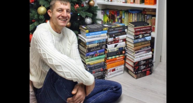 “З березня я не розлучався з книгами!” Козак Гаврилюк показав гору книг, які прочитав за минулий рік (Перелік)