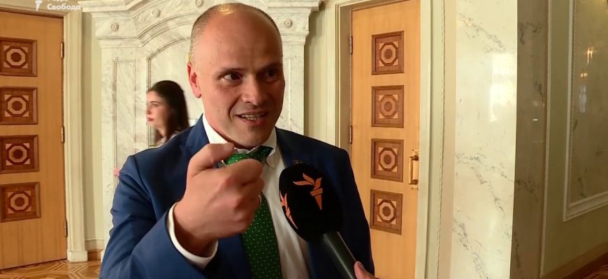 Влада придумала НОВИЙ ПОДАТОК на… газовані напої (!) “Заради здоров’я українців”. Цю ініціативу запропонував “слуга” Михайло Радуцький