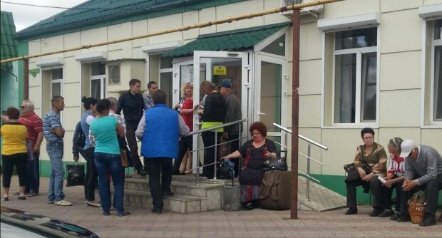 На Львівщині село повстало проти директора школи: його звинувачують у булінгу та рукоприкладстві