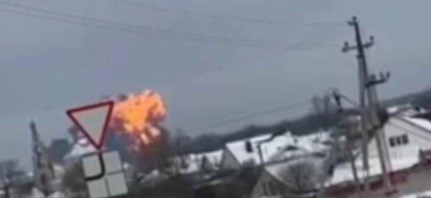 Під час падіння Іл-76 скинув великі коробки: навіть 0ркu не вірять, що на борту були полонені. Відео