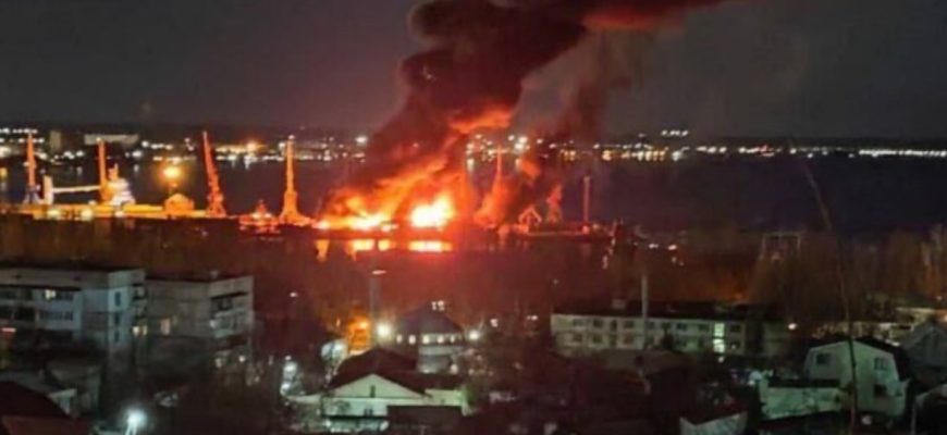 “Пригоди” корабля рф у Феодосії: що залишилося від “Новочеркаська” після атаки ЗСУ – фото “Пригоди” корабля рф у Феодосії: що залишилося від “Новочеркаська” після атаки ЗСУ – фото