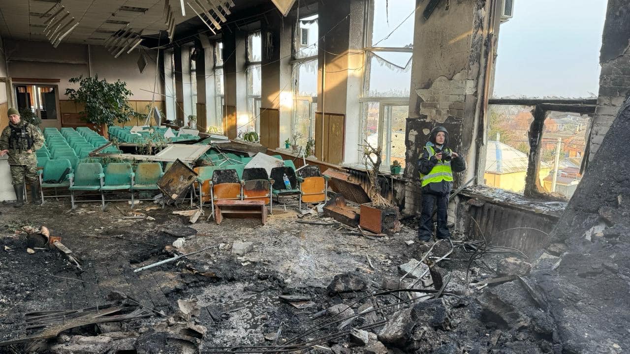 На зображенні може бути: 2 людини та вогонь