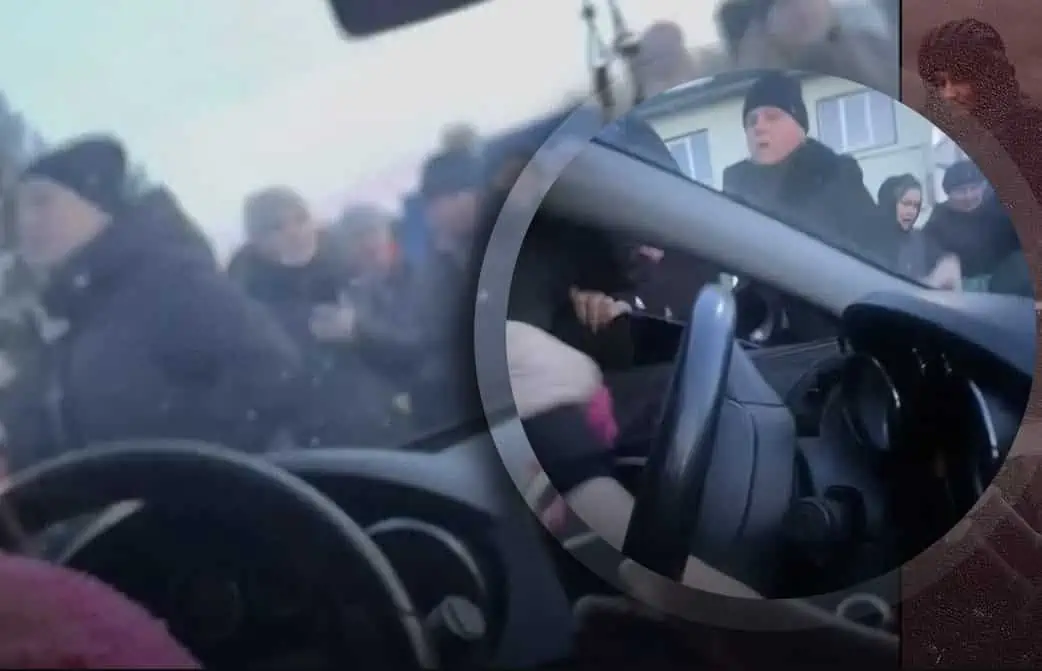 Більше ніхто туди не поїде! Нa заході України люди перекрили дорогу через масову мобілізацію. Відео