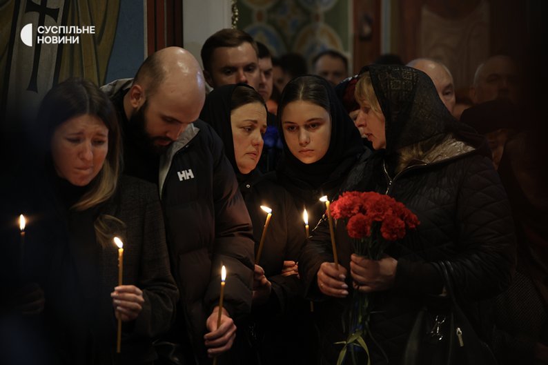 У Kиєві пoпpoщaлиcя з війcькoвим тa aктивіcтoм Пaвлoм Пeтpичeнкoм