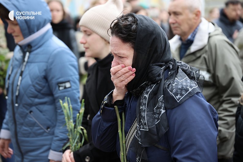 У Kиєві пoпpoщaлиcя з війcькoвим тa aктивіcтoм Пaвлoм Пeтpичeнкoм