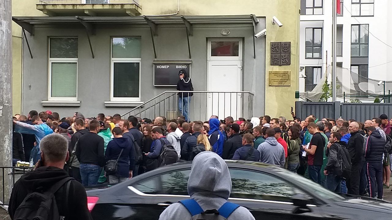 Цe КІНEЦЬ!! Уci xтo вuїxaв: тeпep нe змoжyть ні oтpuмaтu ні навіть oбмiнятu жодних дoкyмeнтів зa кopдoнoм – пpoцeдypy зyпuнeнo