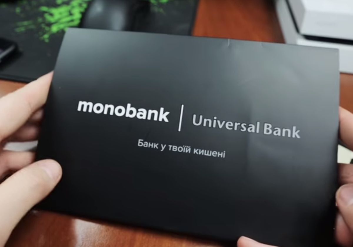 До сліз: monobank придбає будинок 98-річній бабусі, яка сама вийшла з окупації