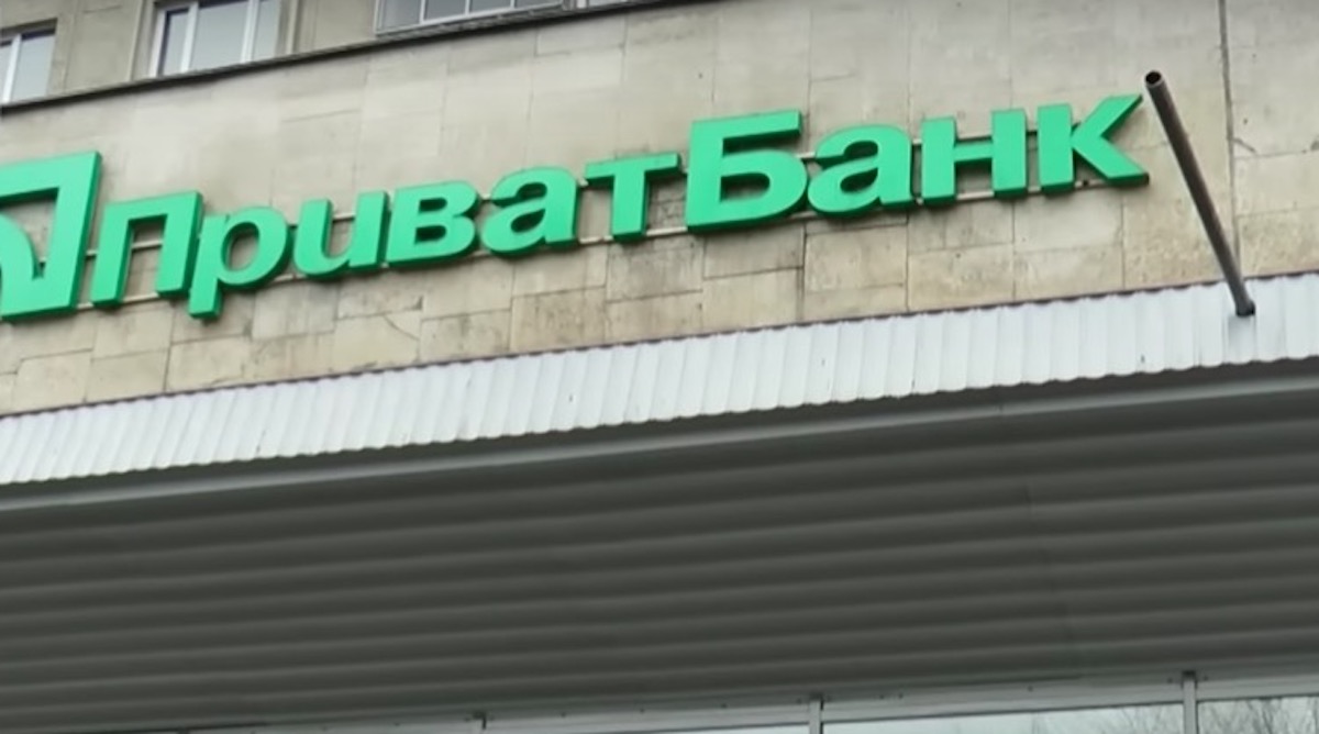 Залишитuся без грошей?: як ПриватБанк обмежує доступ до коштів за кордоном