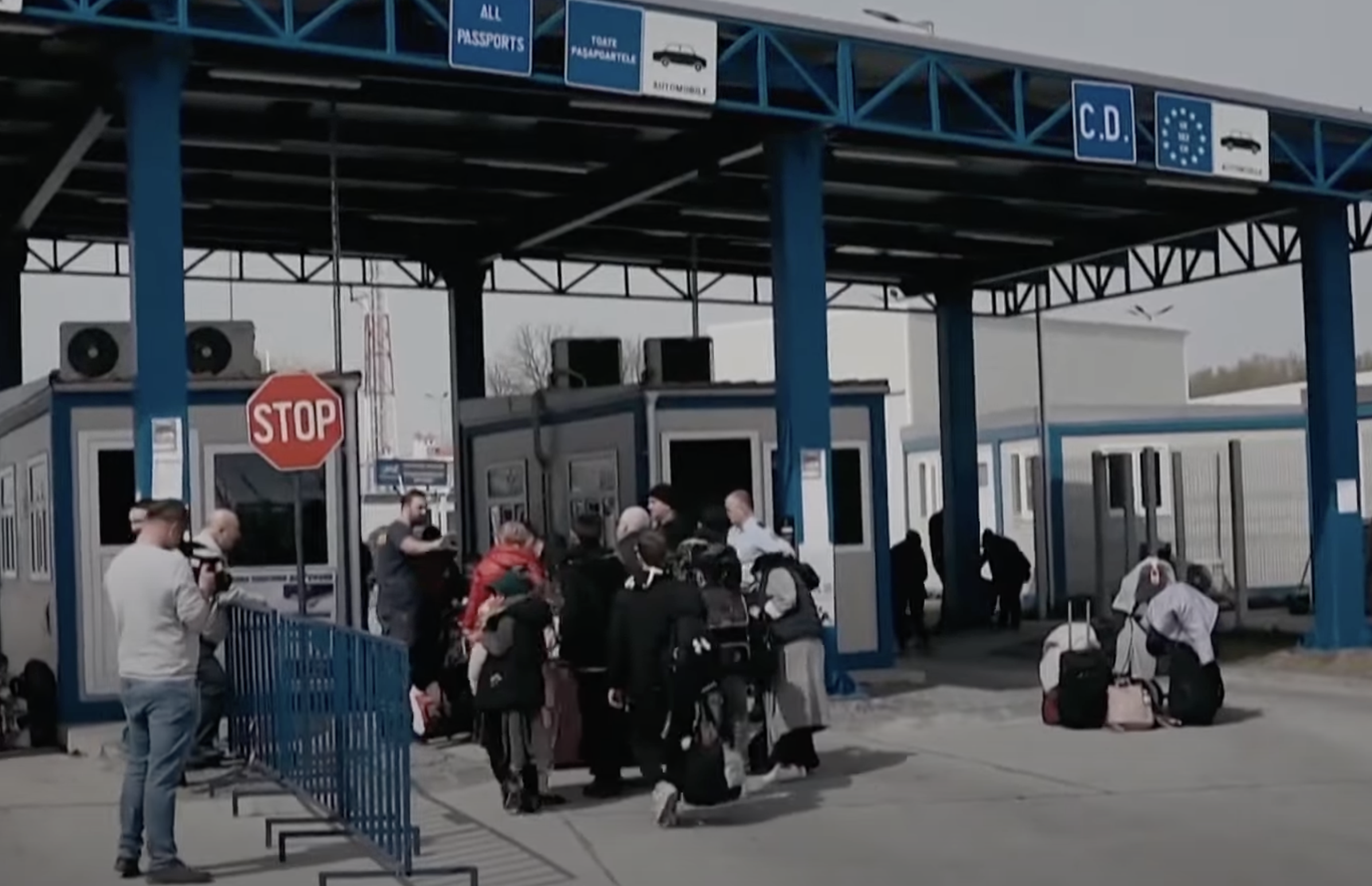 П’ять років в’язниці та 50 тисяч штраф: влада надумала карати українців за кордоном, якщо не повернуться