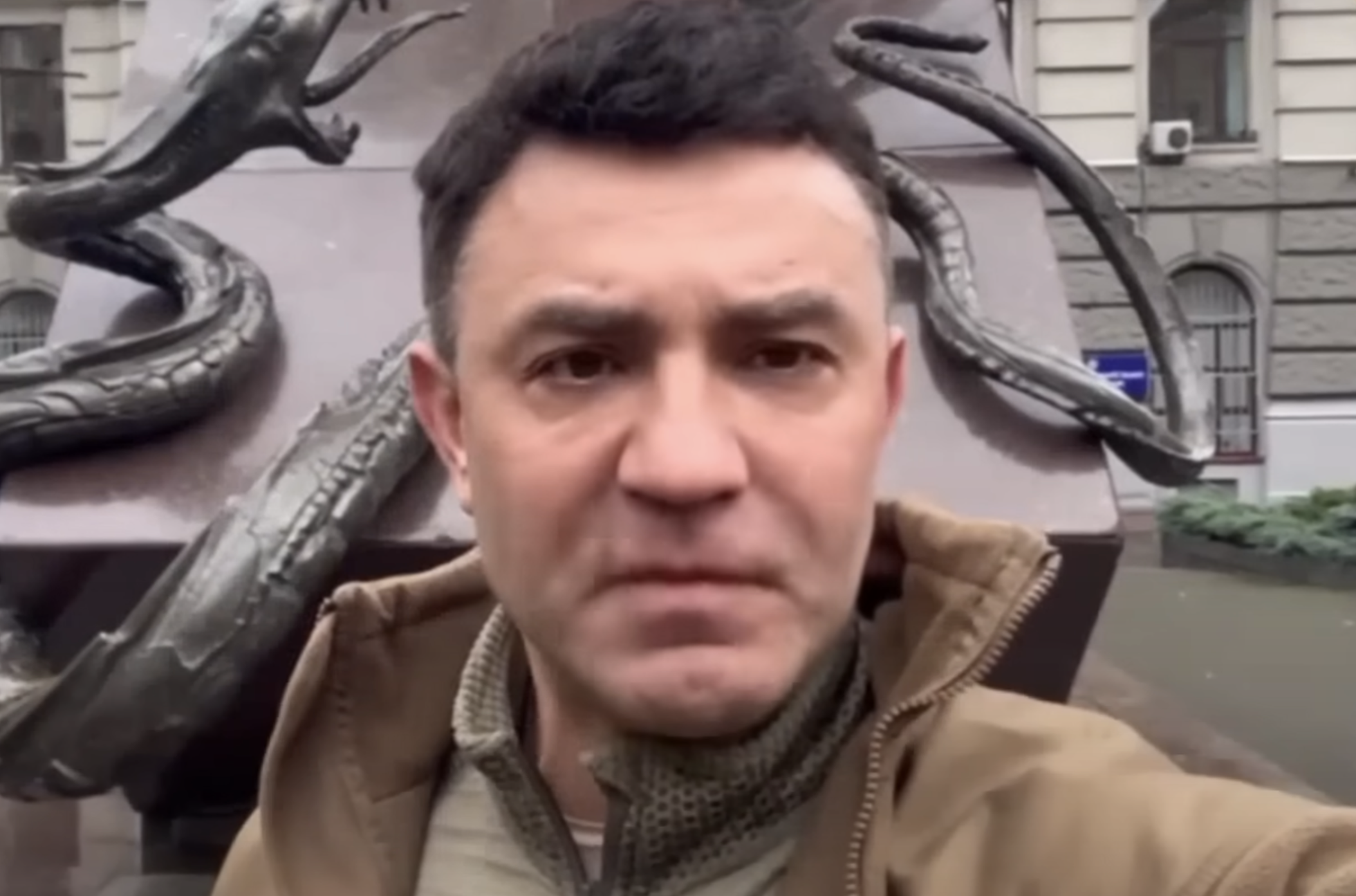 “Служителі народу..” Усіх мобілізувати, а нардепи – герої: Тищенко відзначився новою скандальною заявою, сидячи у м’якому кріслі