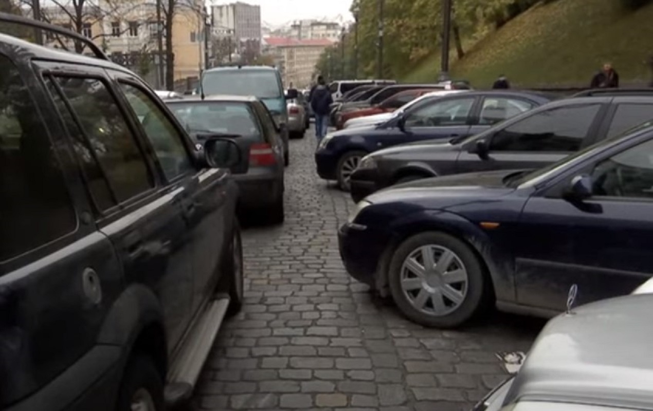 Водії хапаються за голови: за всі машини ввели обов’язковий платіж – залежить від віку та обсягу