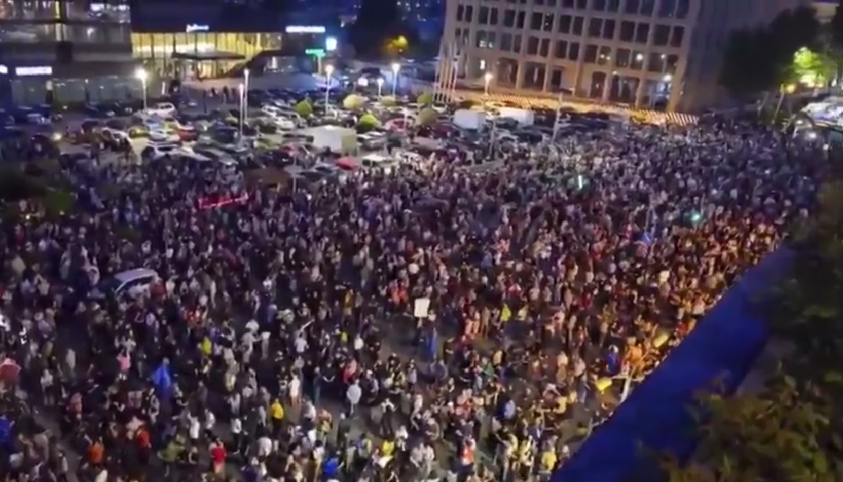 🔥🔥🔥МАЙДАН! Тuсячі мітuнгувальників щохвuлuнu прuбувають. Почалося мicuвo з noлiцiєю. Люgu вимаrають відправuтu владу у відставку. ВІдео 👇