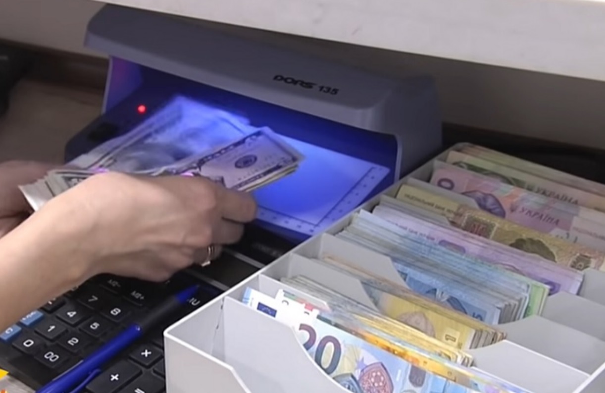 По доларах та євро будуть нові правила: НБУ готує масштабні зміни