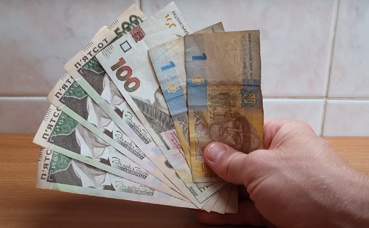 Долар і євро давлять психологічно: банки та обмінники знову змінили курс валют на середу, 13 серпня