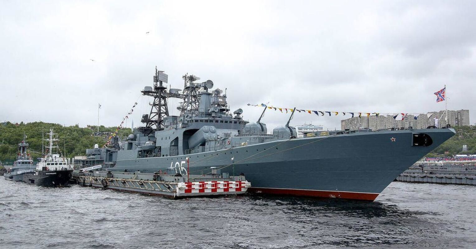 У Баренцевому морі горить російський корабель “Адмірал Левченко”: на борту можуть бути кілька сотень екіпажу –